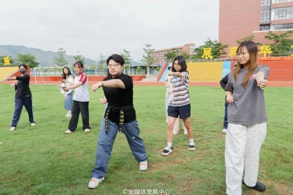 4F8D3